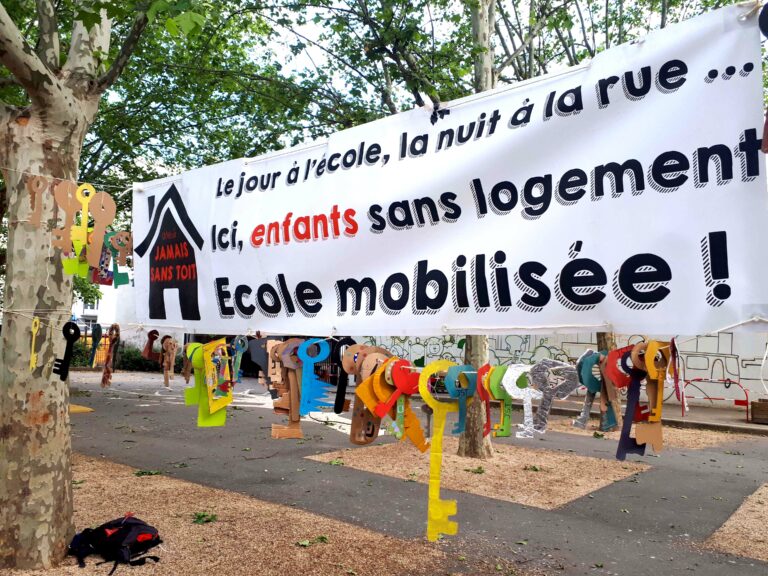 Enfants à la rue : la mobilisation des parents d’élèves ne faiblit pas